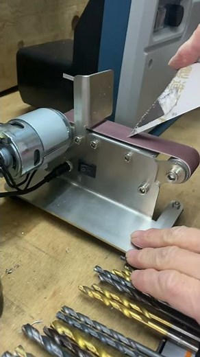 KK moon1 水平ベルトサンダー ミニ電動ベルト 研削サンダー 多機能 グラインダー DIY研磨研削盤 895モーター 動作確認