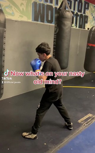 Not sure if the noises were edited in or if it was the bell💀 #fyp #foryoupage #foryou #boxing #viral #boxer #boxtok #boxingfight #ko #knockout