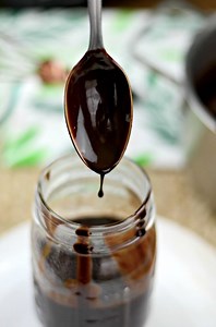 Chocolate sauce with cocoa powder - mom makes dinner