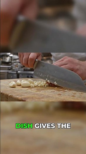 Mincing Garlic: The Secret to Savory Stir-Fry!