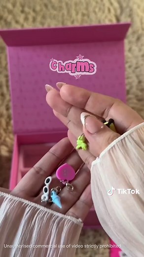 Unboxing the iconic HMD Barbie Phone 💖 flip it open and step into a bold, pink, retro vibe! #HMDBarbiePhone#HMD#BarbiePhone#Unboxing#Featurephone#FlipPhone#PinkAesthetic #TikTokTech