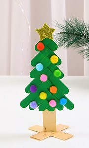 Simple Popsicle Christmas Tree DIY | DIY by Pipe-Cleaner-Crafts B