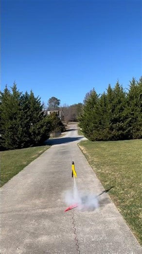 Estes Baby Bertha Maiden launch on A8-3 #estes #modelrockets #rocketry