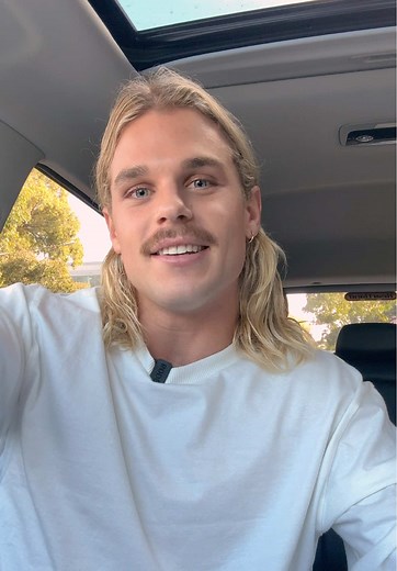 Bailey Smith Joins Tinder Double Date for Fun