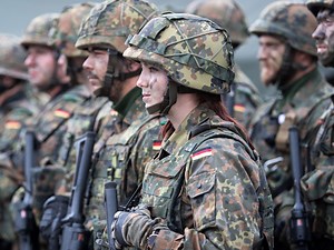 Kommt die Wehrpflicht zurück? Und müssen dann auch Frauen dienen? Das ist der derzeitige Stand