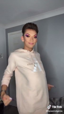 Guess who finally learnt the renegade dance 🙋🏼‍♂️🙂 only thing that would’ve made it better is if I could actually dance.... 🤠