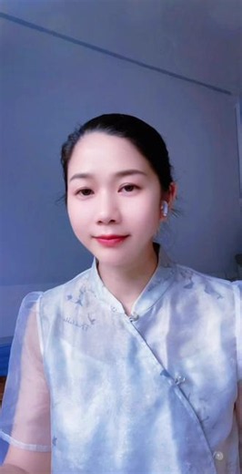 罗文的《黄昏》，唱的不是结束，而是沉淀。当暮色笼罩大地，点点灯火升起，感叹年华虽已逝去，但只要身边有你，即使消失在那黄昏深处，亦是此生无憾。#黄昏罗文版 #经典歌曲 #无声卡清唱 #翻唱经典老歌 @抖音热点 @我要上热门 #录制唱歌