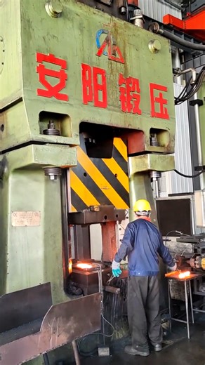 The hydraulic forging CNC hammer adopts digital control, which ensures the consistency of the rigging in terms of size and internal density.#forging #forginghammer #cnchammer#rigging felicia@anyanghammer.com WhatsApp/WeChat 86-16692292870. | Felicia Wang