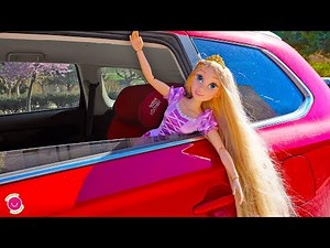 Rapunzel Juega en el Parque infantil para niños