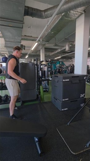 White Man cant Jump!? #gym #plyometrics #mma #fitness #strengthandconditioning #martialarts