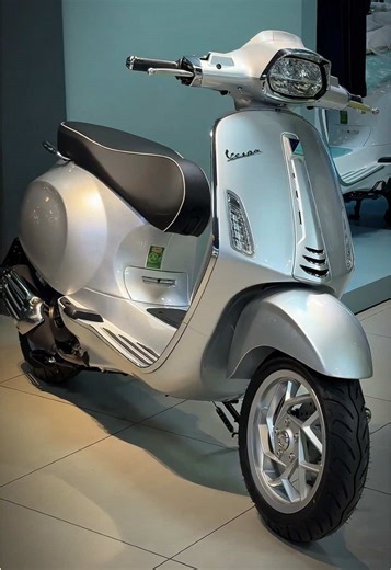 Bé Vespa Sprint 125 Newcore Xám Bạc Về Long An