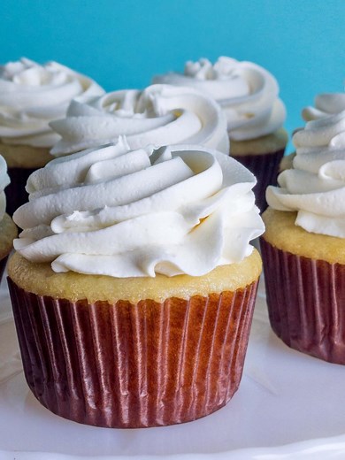 Super Moist Vanilla Cupcakes