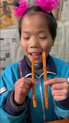 Secretly bought after school - forbidden Chinese snacks according to mom