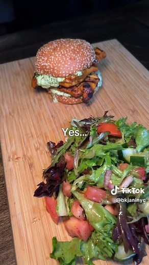 Don’t get caught slacking… 👀 📍679 Grand St, Brooklyn, NY 11211 📍DeKalb Market: 445 Albee Square W, Brooklyn, NY 11201 📍The Hugh: 601 Lexington Ave, New York, NY 10022 #bkjani #tastethemeat #pakistani #halal #burgers #nyc #halalfood #eatspicyfood #brooklyn #muslimreels #muslimtiktok