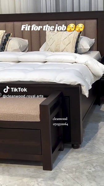 Elegant Mahogany Wooden Bed for Stylish Bedrooms