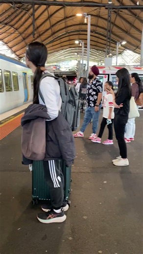 Metro Melbourne Trains: Metro station: xe lửa : tàu điện: tàu hỏa #trainstreet #xelửa #taulua #metrl