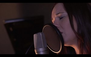 What a great performance of 'Wild Mountain Thyme' by Sinead Willox. A beautiful arrangement by Rory Madden (of Infinity Wedding Band NI), backing vocals by Daniel Donnelly, and Gwyneth Reid on cello. Sinead Willox Music | Slemish Sessions