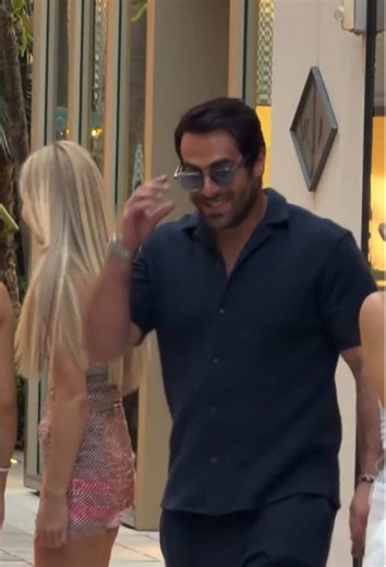 Walking Style Reaction Videos: Fun and Engaging Clips