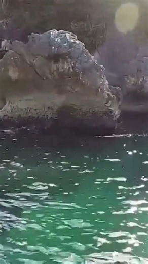 THESE ROCK FORMATIONS IN ROMBLON FEEL UNREAL!