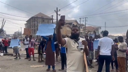 Buea, Malingo road this morning 24th/12/2025. Can't they unite with community leaders to bring light to every community, shouldn't the MP, mayor and AES work tirelessly for the satisfaction of all before discontent escalates, isn't it time for solutions to precede protests, let's prioritize the basic rights and safety of Buea's population. Every voice count Our safety should be your priority Light💡 Buea for everyone, tomorrow is Christmas. Ndape Sally Women's rights advocate Social justice acti