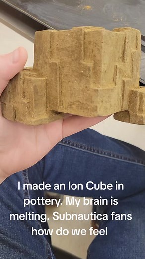 Creating an Ion Cube in Pottery: A Subnautica Adventure