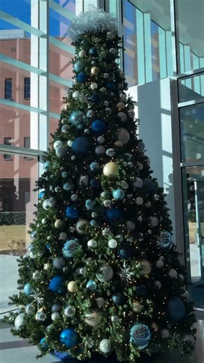 Our campus is fully decked out in the holiday spirit! ⛄️ We’re wishing everyone a healthy & happy holiday season ❄️ | Morehouse School of Medicine
