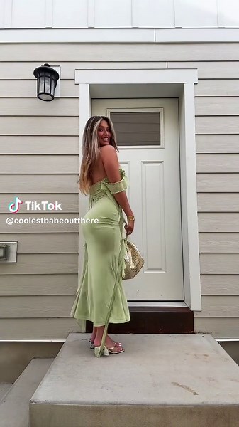 Stylish Green Dress for Night Out: A Fun Look