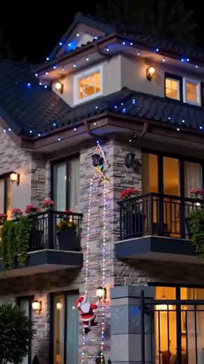 🎅✨ Créez une féérie de Noël instantanée chez vous ! 👉odozod.com/products/pere-noel-grimpant-avec-eclairage-led ✅ Mettez en scène un adorable Père Noël grimpeur avec 8 modes lumineux magiques. ✅ S'installe partout facilement : sapin, fenêtre, mur ou même sur le balcon. ✅ Conçu pour durer : 100% étanche (IP44) et sécurisé pour l'intérieur et l'extérieur. | Odozod