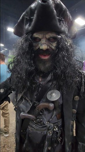 That Pirate Looks VERY Dead #creepy #costume #hauntedattraction