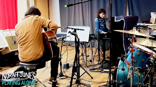 Watch the full video for 'Razor' with Dave Grohl from Norah Jones Is Playing Along Podcast: https://NorahJones.lnk.to/RazorVidFP | Norah Jones