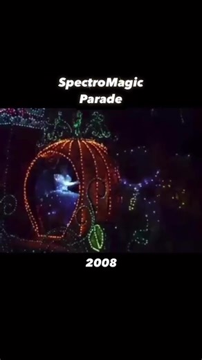 Take a trip down memory lane with this clip of the SpectroMagic parade from our 2008 visit to Magic Kingdom. 😃🏰 Debuting in 1991 for Walt Disney World’s 20th anniversary, this dazzling nighttime parade replaced the Main Street Electrical Parade and lit up the park until 1999, before returning for an encore run from 2001 to 2010. And that music… 🎵 For a lot of Disney fans, hearing it instantly brings the memories rushing back. Nighttime parades just hit differently, and SpectroMagic was a shin