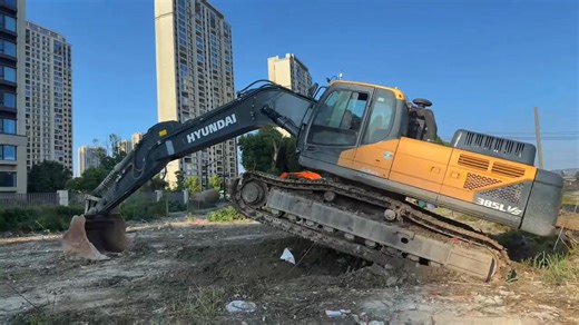 HYUNDAI 385 VS #Used excavator#shanghaimengrui.en.alibaba.com#Mini excavator#Dump truck#Used grader#Used bulldozer#Used bulldozer#Used loader#Wheel excavator#Crawler excavator#excavator WhatsApp：0086 13584955301 | Anna Zhang