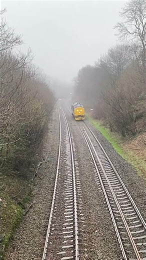 ScotRail livery 37409 passes Squire bridge on LSL route learning