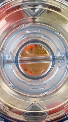 The Smoothie Guy on Instagram: "Get more AMAZING smoothie recipes by joining the 21-day Smoothie Diet challenge! Lose weight, reduce bloating, improve skin, increase energy levels and feel your best! LINK IN MY BIO! 👀 💚 Carrot Cake Smoothie 🥕🍰 Blend for a tasty nod to carrot cake without the guilt. Low-calorie, nutrient-dense and filling - this simple smoothie is great for weight loss. Recipe: - 1 medium carrot - 1/4 cup rolled oats - 1/2 tsp cinnamon - 1 tbsp almond butter - 1/2 banana - 1