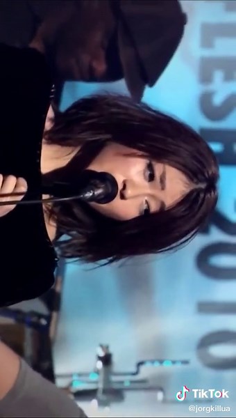 Hikaru Utada - Simple And Clean (Live) Performance