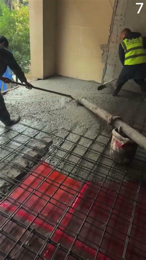 Teknik pekerja mengecor bangunan menggunakan alat sederhana #shorts