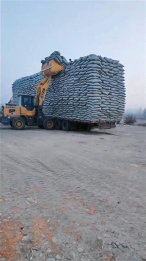 😧‎Why China Copied India’s Truck Loading Style (But Smarter!) #overlanding #loading