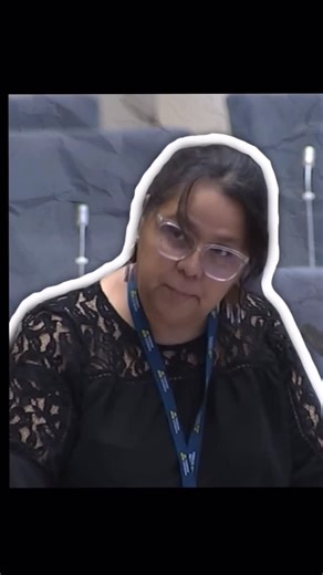 Riksdagens Roastmaster | Politik & parodi on Instagram: "Lorena Delgado Varas, partilös, axlar Klintan Easthood och söker revansch. ⤵️ Den här gången blev det bråk under riksdagsdebatten om fängslade aktivister. Lorena menar att regeringen inte fördömt Israel och inte agerat trots att Flotilla-folket misshandlats, kidnappats och på andra sätt behandlats illa av den israeliska militären. Lorena vill bli hörd. Är det här en så kallad ”skandal”? Utrikesministern Maria Malmer Stenergard, Moderaterna