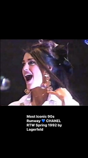 Most Iconic 90s Runway 💙 CHANEL RTW Spring 1992 by Lagerfeld | Runwaymodel