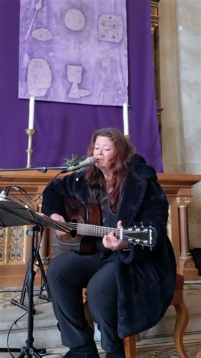 Amazing Grace - Traditional (Cover) von Sängerin Yvonne Brugger mit Gitarre Vorarlberg Bodensee