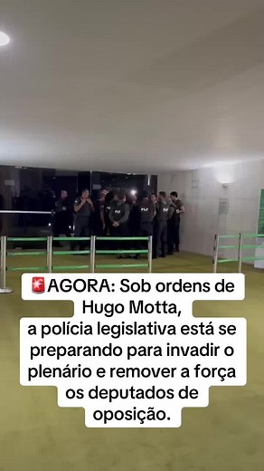 🚨🇧🇷 — AGORA: Sob ordens de Hugo Motta, presidente da Câmara dos Deputados, a polícia legislativa está se preparando para invadir o plenário e remover a força os deputados de oposição.