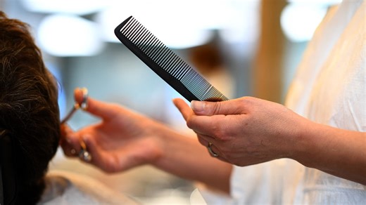 "On a du mal à remplir les plannings": ces salons de coiffure en pleine crise