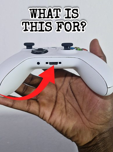What is this port for on the Xbox Controller? #xbox #gamingtips #tiktokgaming