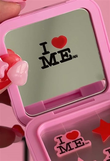 Limited Edition Ashley Williams x Starface Collection