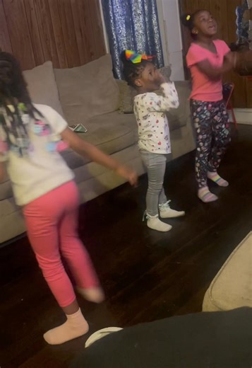 They all into the tv👌🏾 | Tiara Johnson