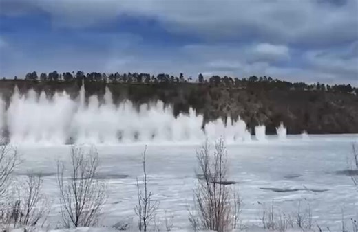 China is accelerating the arrival of spring and the start of river navigation on the Amur River bordering Russia, by blowing up 11 kilometers of thick ice.