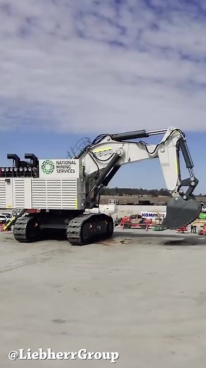 Liebherr R9800 Assembly in Australia #excavator #liebherr #9800 #mining #australia #fyp