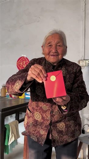 May 2026 bring you good fortune; please accept the red envelope made by Grandma.