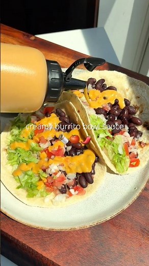 Creamy burrito bowl sauce 🌶️🌯🍅 Recipe in description! 🥰