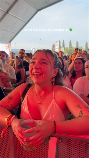 ¿Sabes esa sensación que te recorre el cuerpo cuando cantas tu canción favorita junto a tu artista favorito? 🥹 Eso es lo que se siente cada año en Granda Sound 💚 👉🏼Y si no lo has sentido todavía, ya estás tardando en comprar tu abono o entrada de día en granadasound.com | Granada Sound